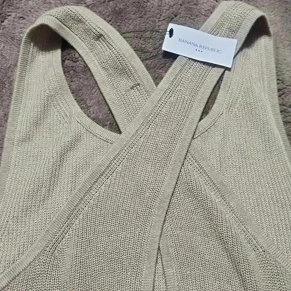 BANANA REPUBLIC REVERSE CROSS-BACK TANK - Picture 8 of 10